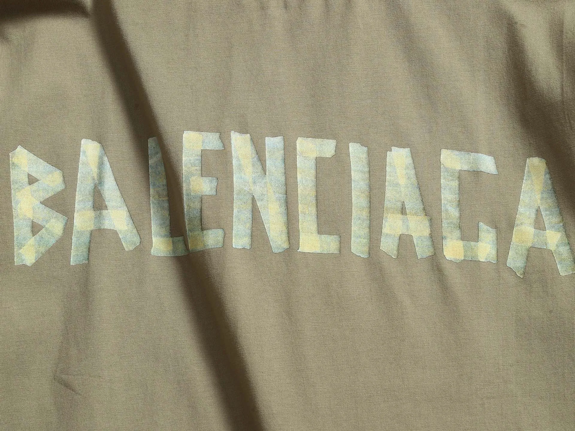 BALENCIAGA 2026 Logo ， Retro Same Style T 320 Versatile : Black Gray Khaki Size：XS S M L